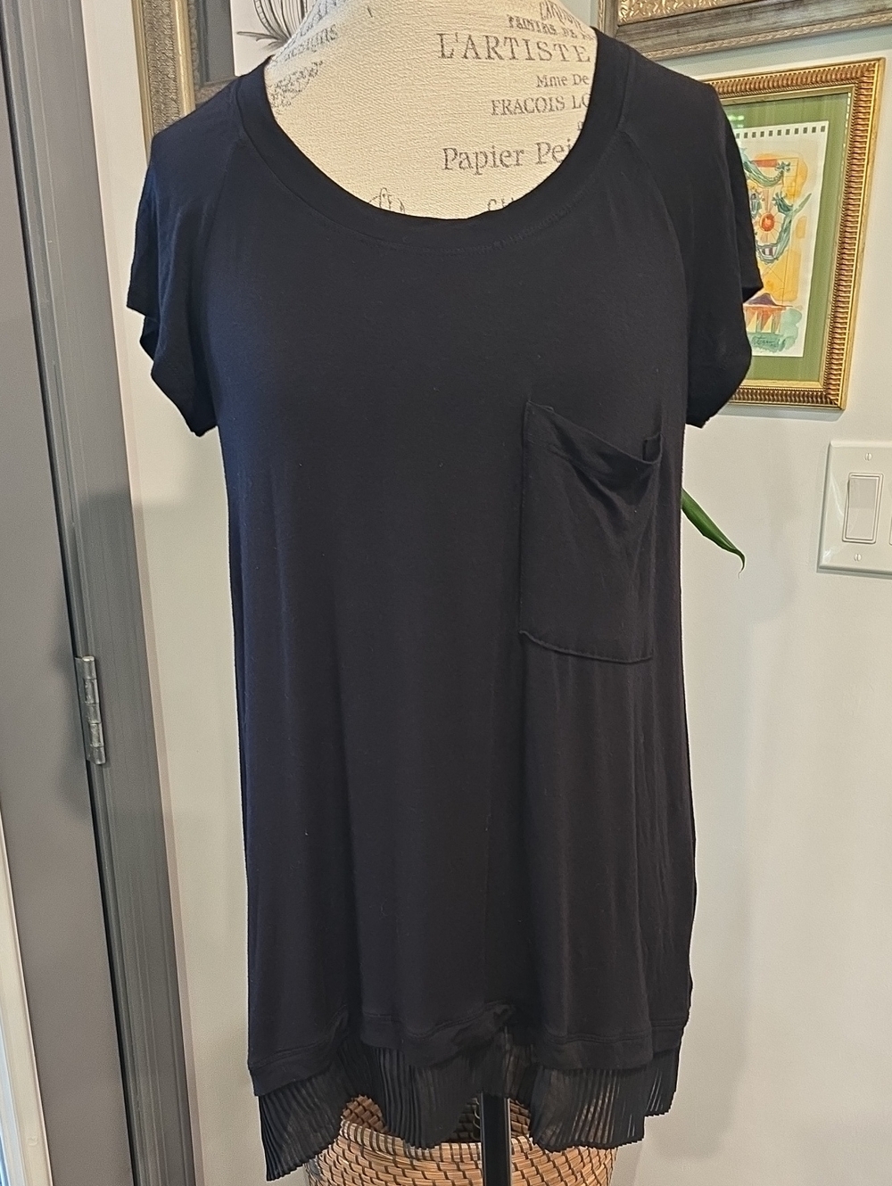 Bordeaux Black Short-Sleeve Pocket Tee with Pleated Hem Trim